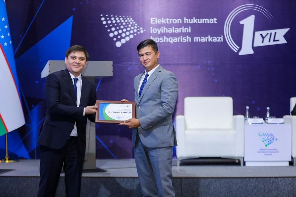 Elektron hukumat loyihalarini boshqarish markazining 1 yilligi munosabati bilan, davlat hokimiyati va boshqaruvi organlarining rahbarlarini taqdirlash marosimi o‘tkazildi