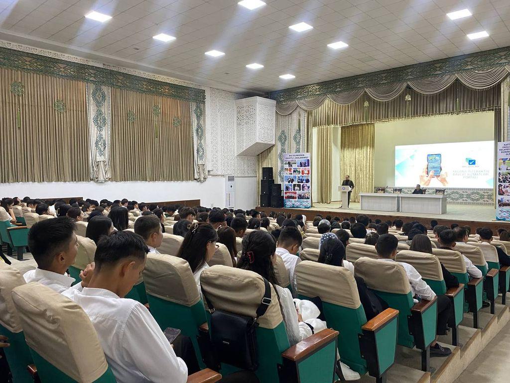Цифровые знания молодежи Каракалпакистана были повышены