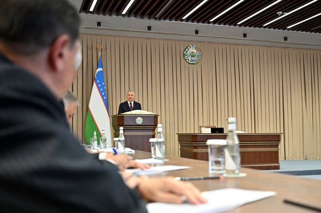 Prezidentimiz dunyoda sun’iy intellektga talab ortib borayotgan hozirgi davrda raqobatdosh bo‘lish uchun 3 ta eng asosiy masala – infratuzilma, ochiq ma’lumotlar va kadrlar tayyorlashga e’tiborni kuchaytirish zarurligini qayd etdi.