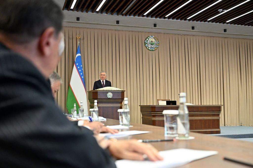 Prezidentimiz dunyoda sun’iy intellektga talab ortib borayotgan hozirgi davrda raqobatdosh bo‘lish uchun 3 ta eng asosiy masala – infratuzilma, ochiq ma’lumotlar va kadrlar tayyorlashga e’tiborni kuchaytirish zarurligini qayd etdi.